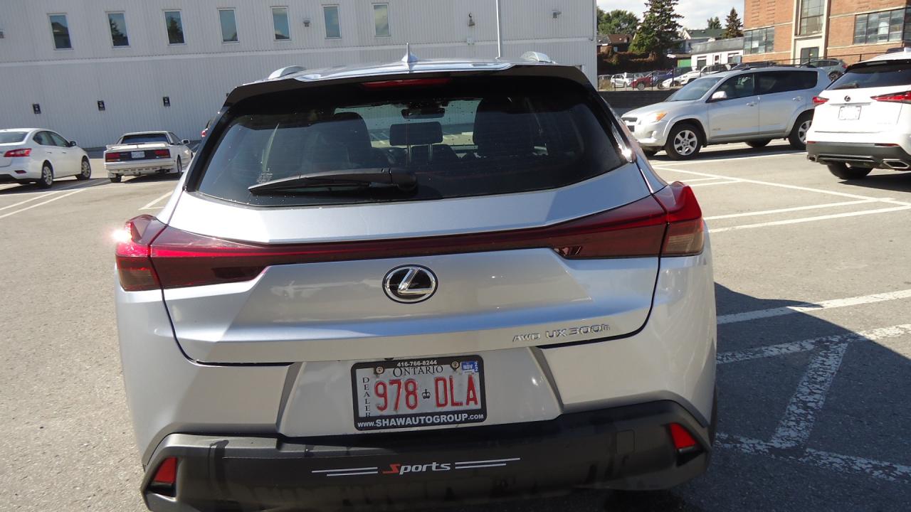 2025 Lexus UX UX 300h - Photo #11