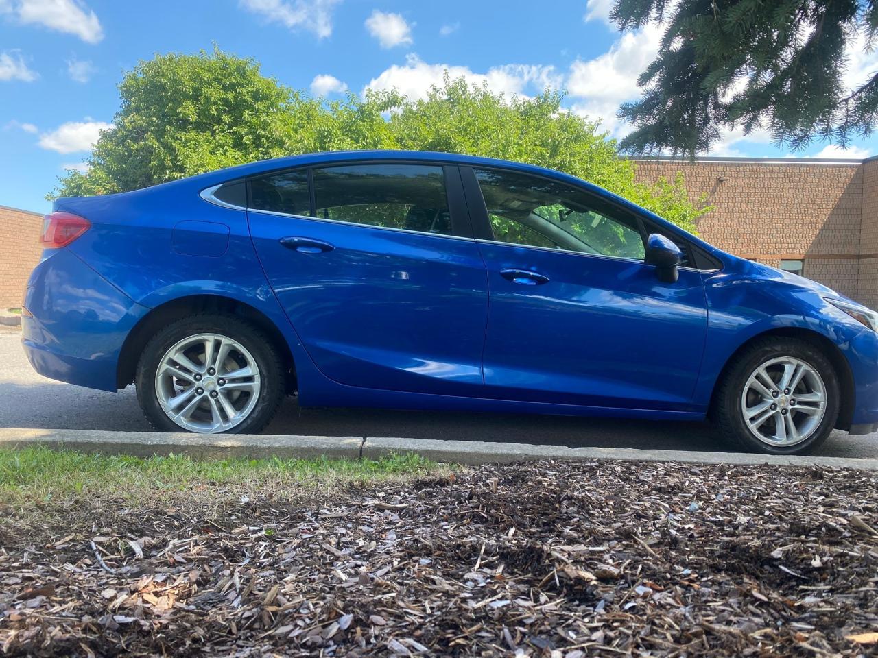 2016 Chevrolet Cruze LT Photo2