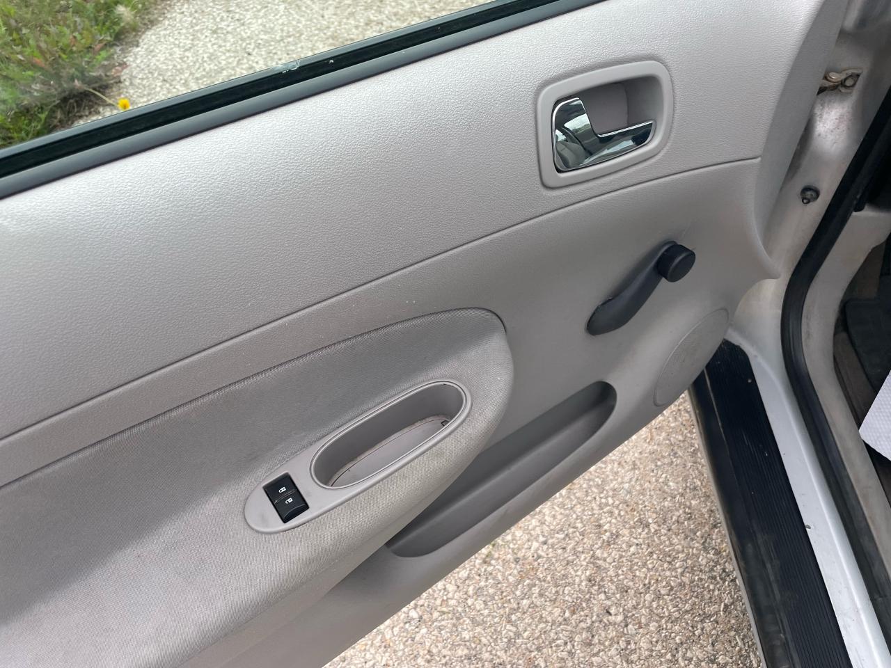 2006 Pontiac G5 Base - Photo #10