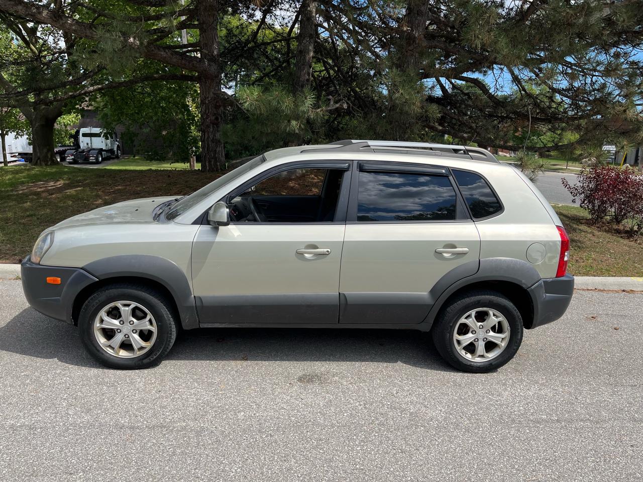 2009 Hyundai Tucson GL-V6-4WD-ONLY $1,850.00!! Photo3