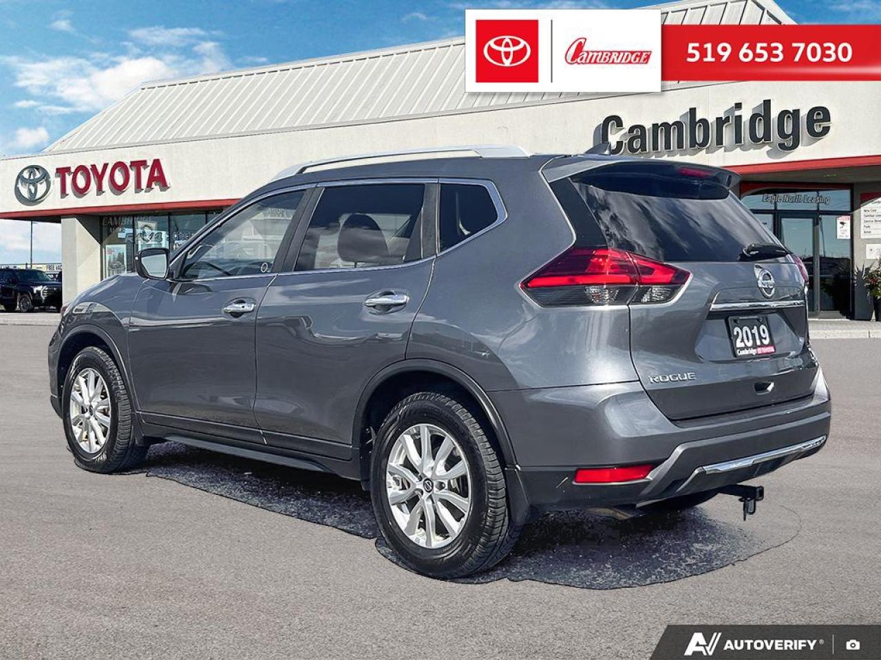 2019 Nissan Rogue SV Photo3