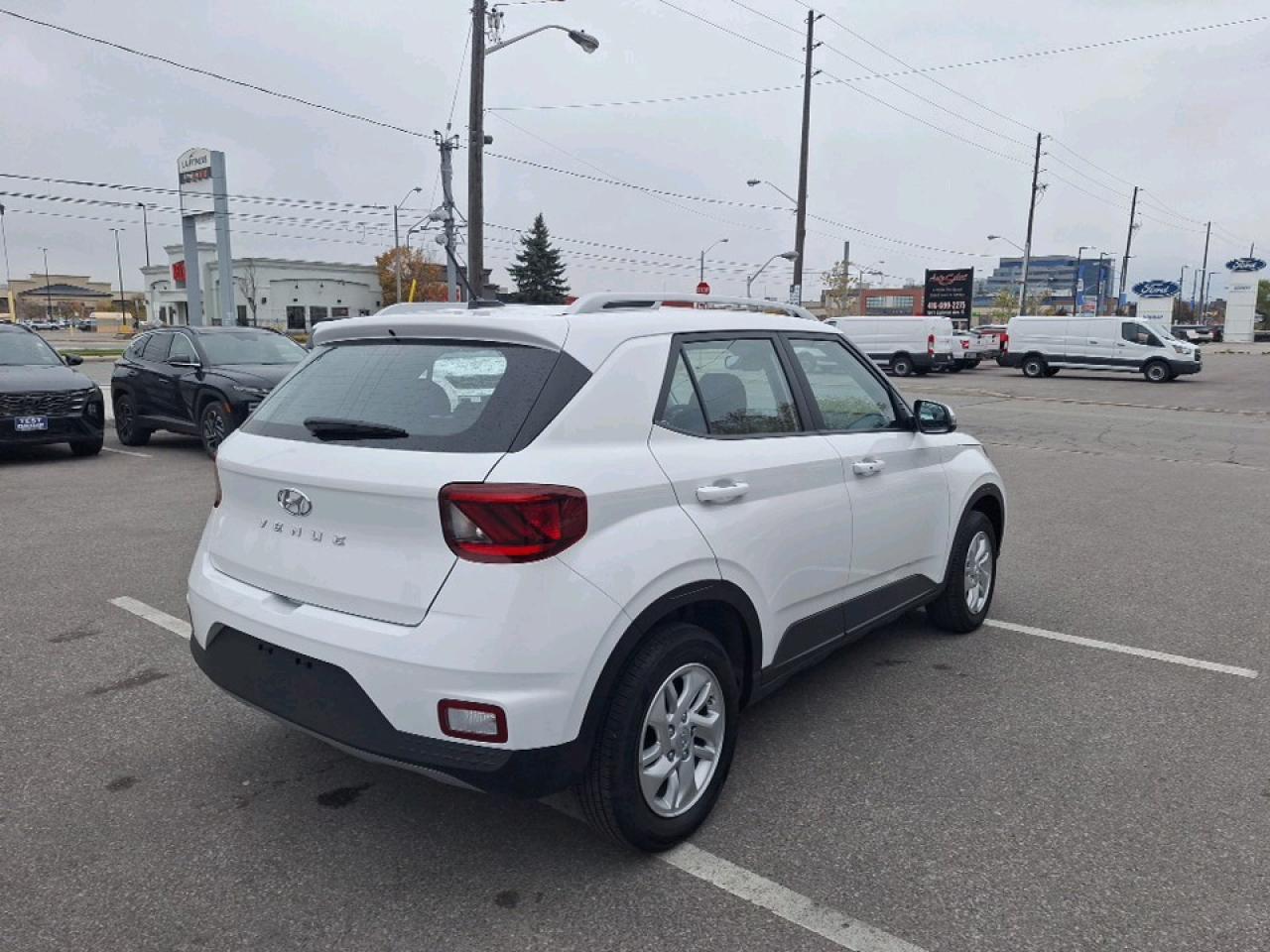 2023 Hyundai Venue FWD Preferred Photo4