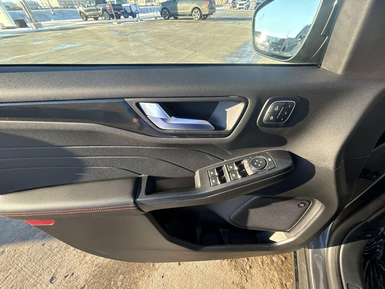 2026 Ford Escape ST-Line Select AWD Photo5