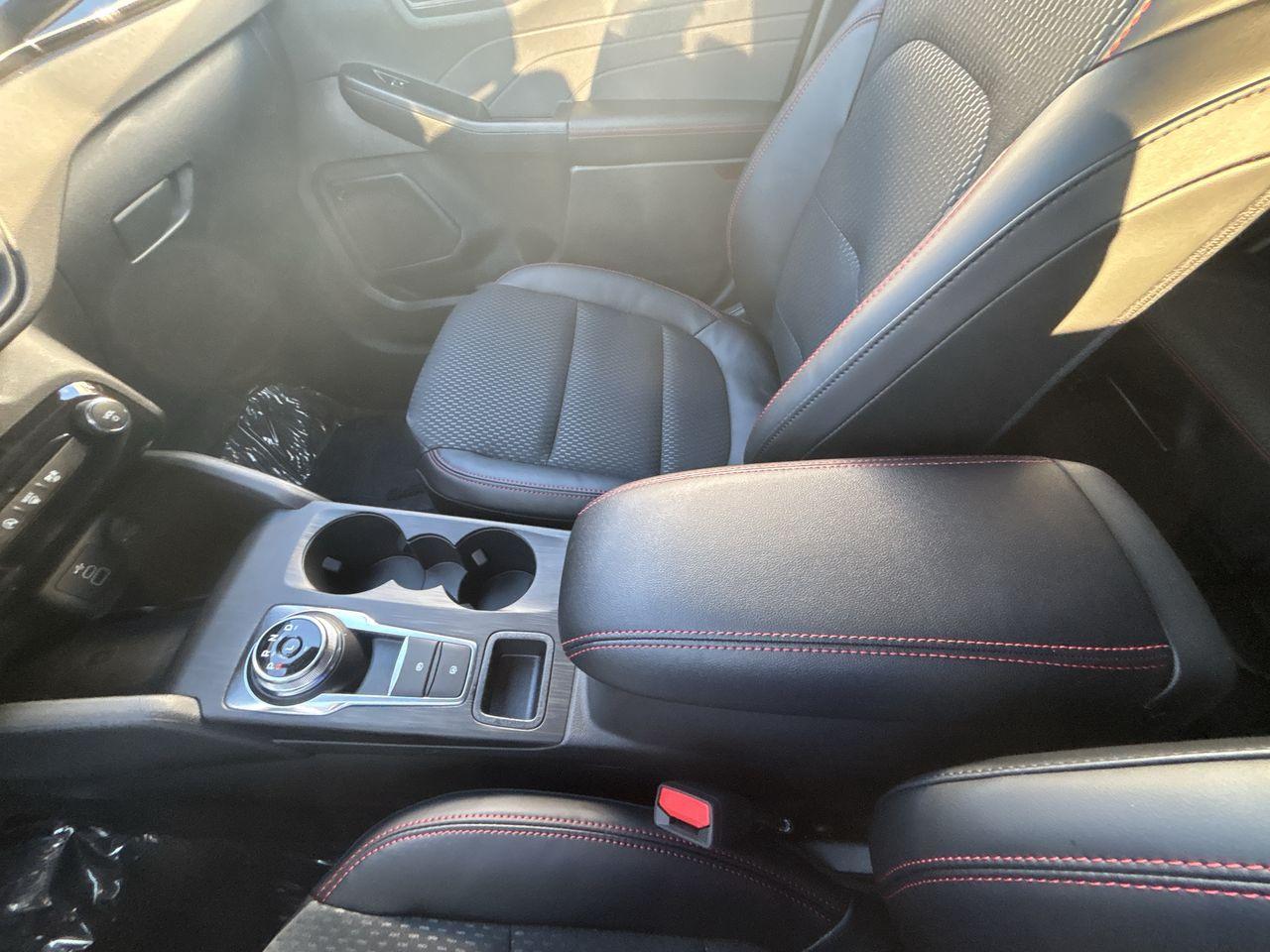 2026 Ford Escape ST-Line Select AWD Photo5