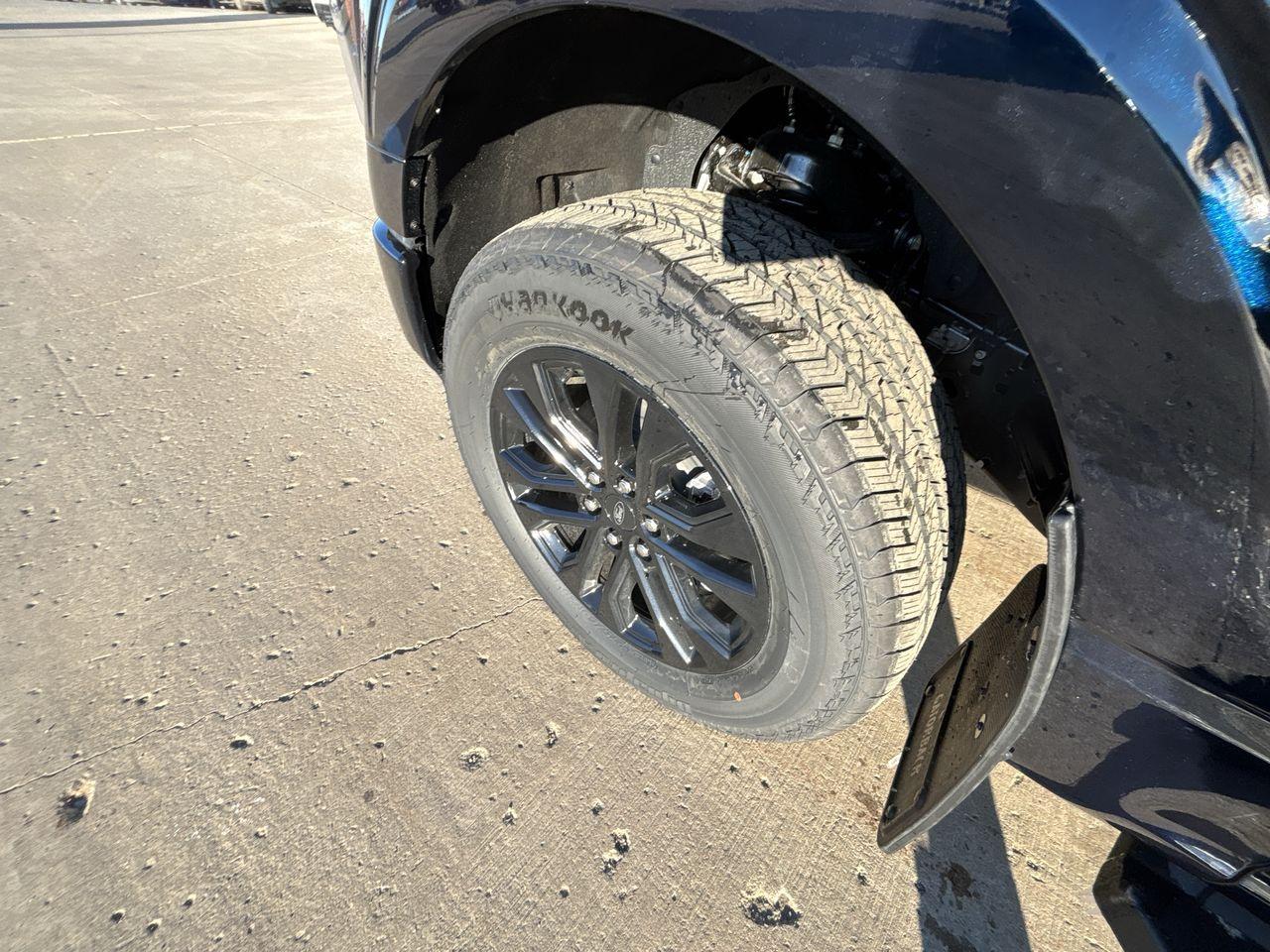 2025 Ford F-150 Lariat 4WD SuperCrew 5.5' Box Photo5