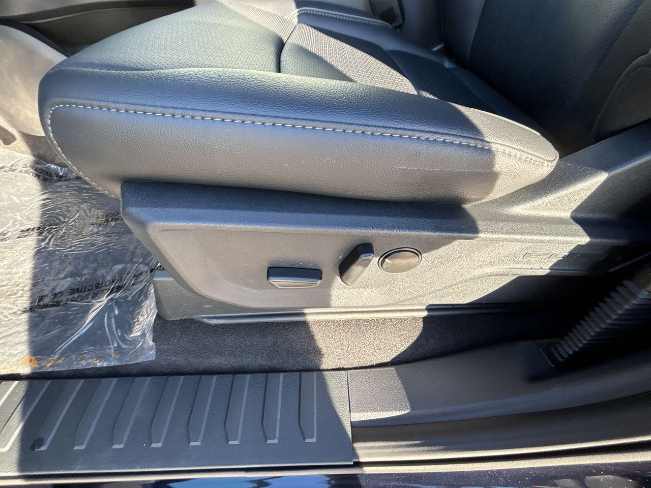 2025 Ford F-150 Lariat 4WD SuperCrew 5.5' Box Photo5