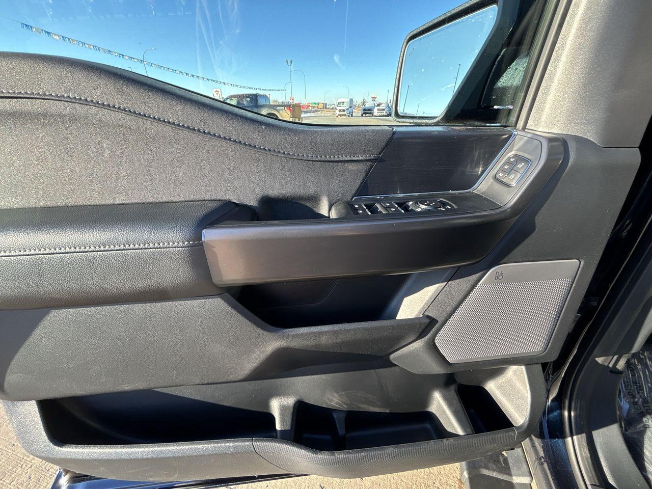 2025 Ford F-150 Lariat 4WD SuperCrew 5.5' Box Photo5