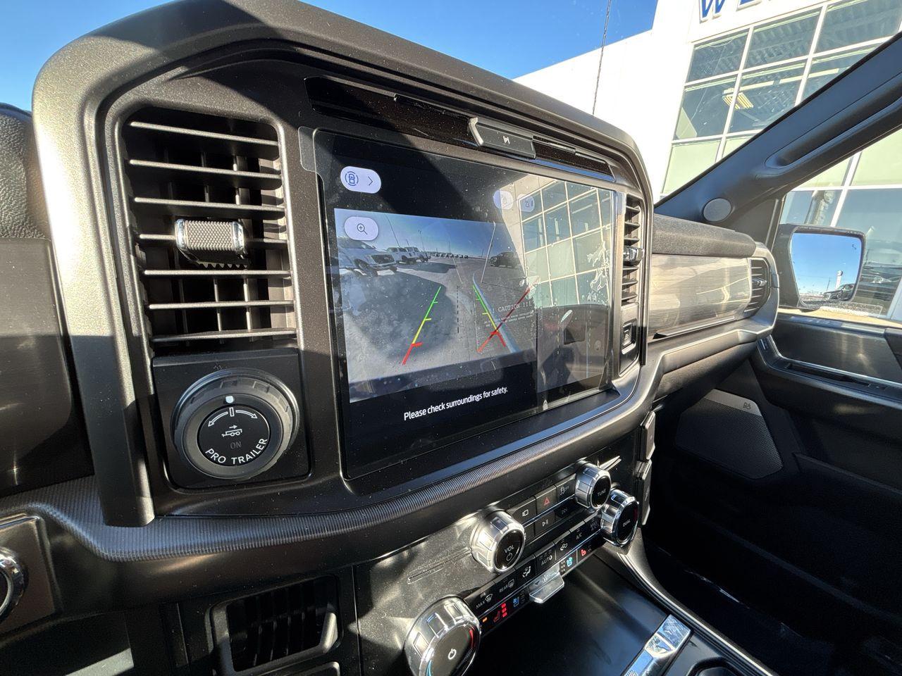 2025 Ford F-150 Lariat 4WD SuperCrew 5.5' Box Photo5