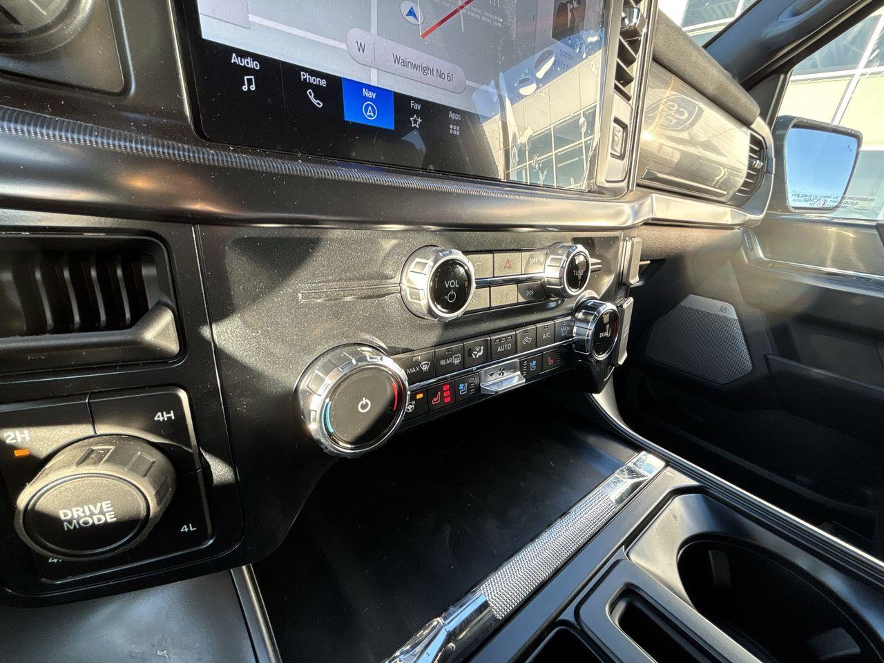 2025 Ford F-150 Lariat 4WD SuperCrew 5.5' Box Photo5