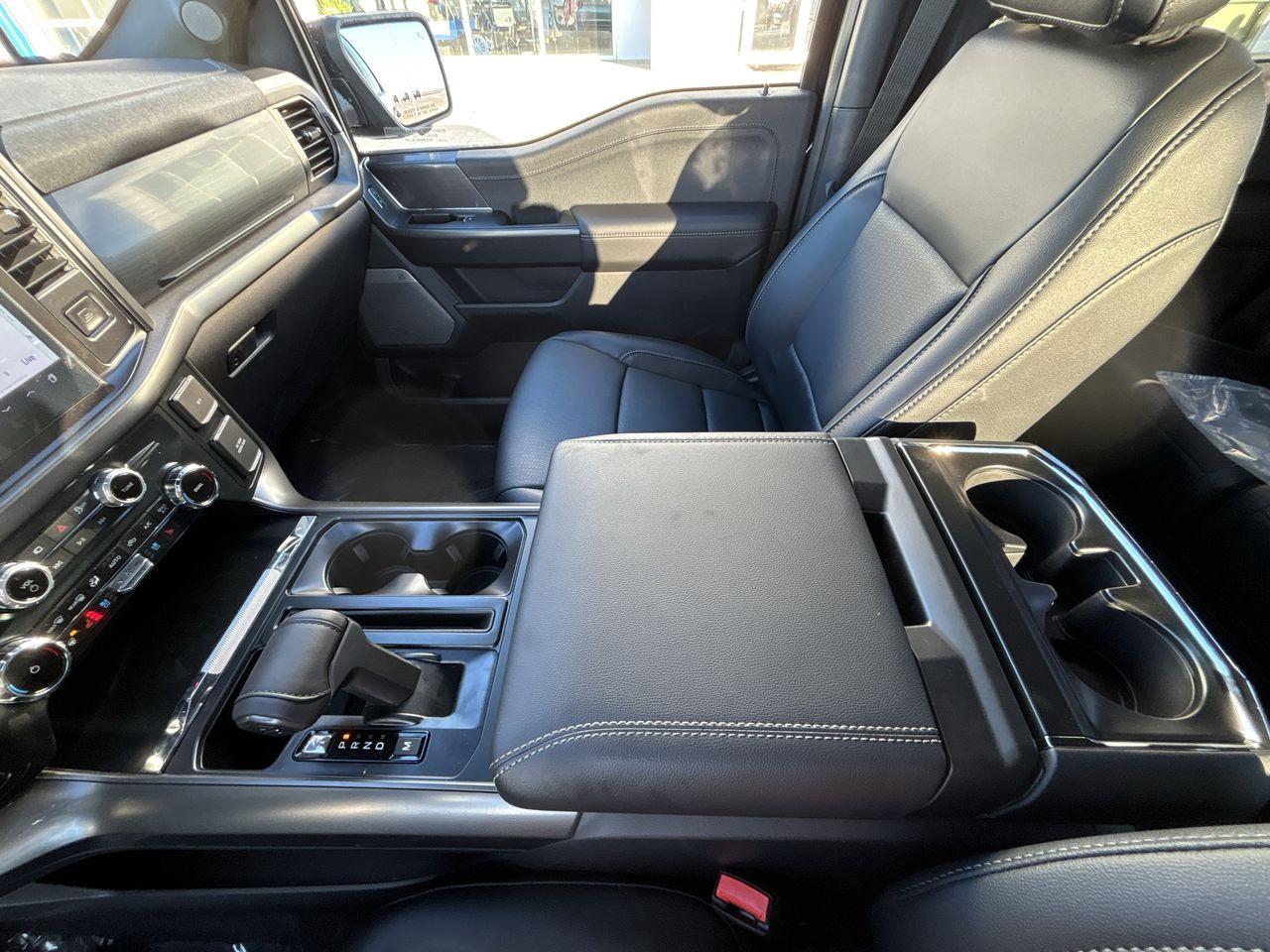 2025 Ford F-150 Lariat 4WD SuperCrew 5.5' Box Photo5