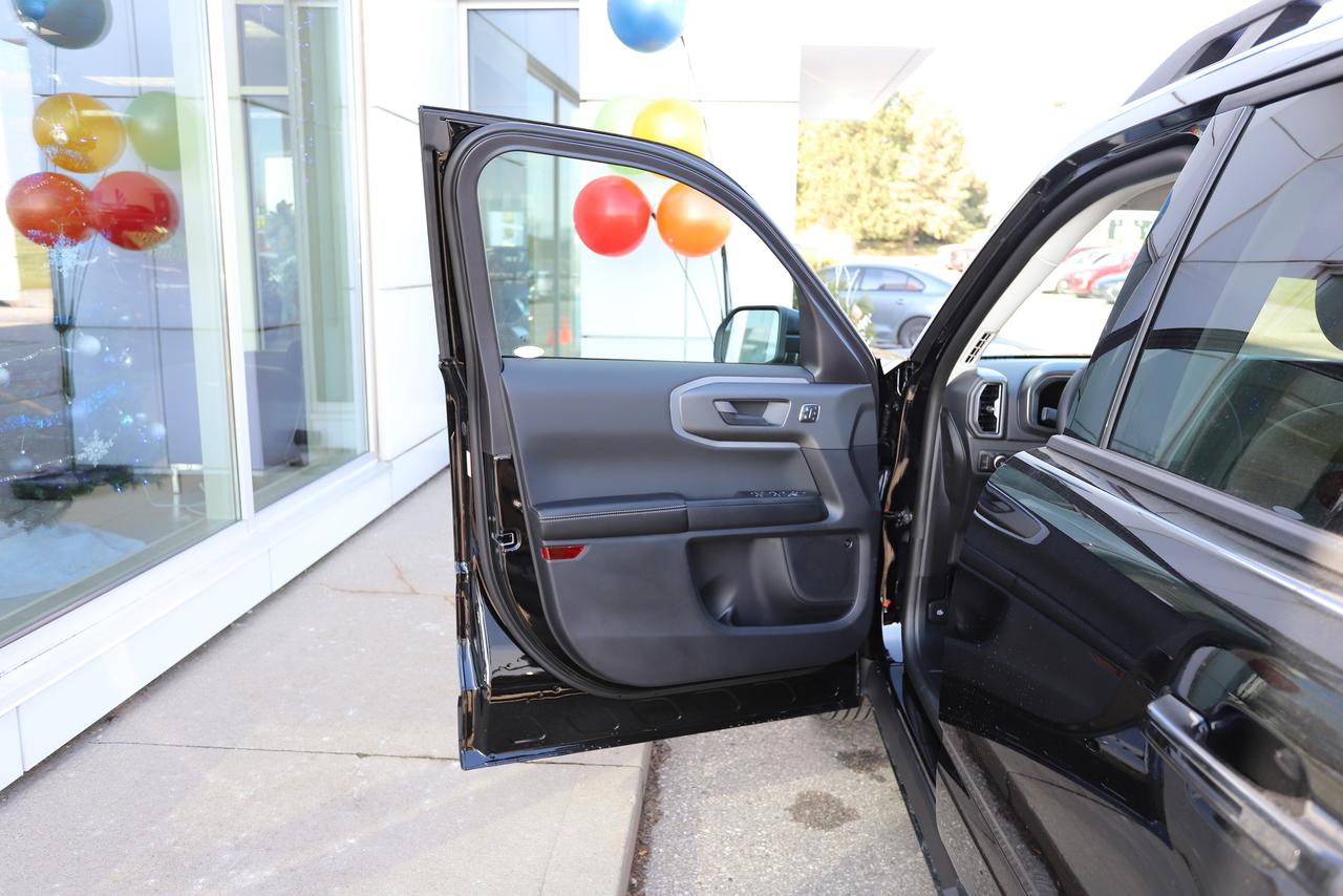 2025 Ford Bronco Sport Outer Banks 4x4 Photo