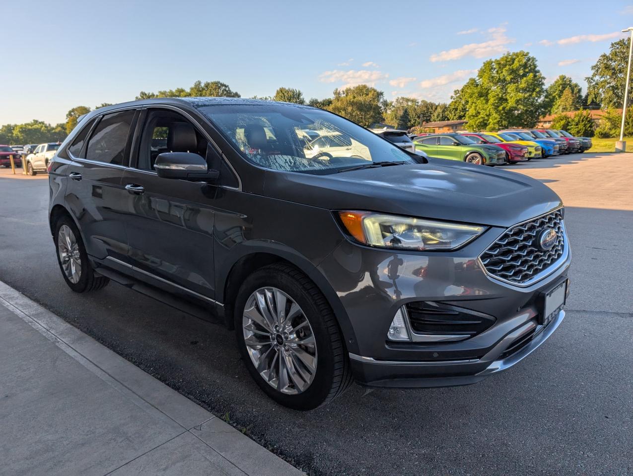 2020 Ford Edge Titanium Photo2