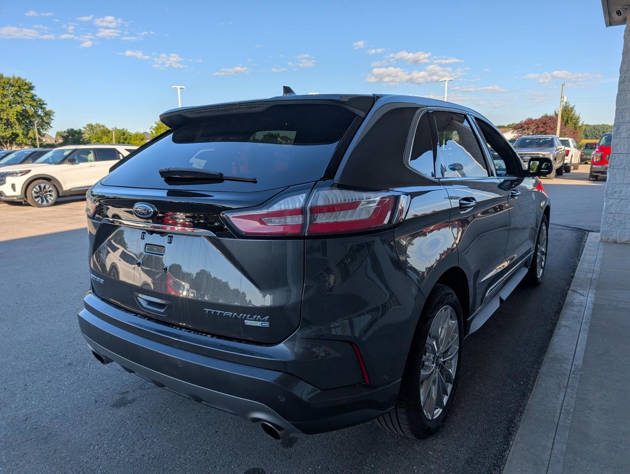2020 Ford Edge Titanium Photo