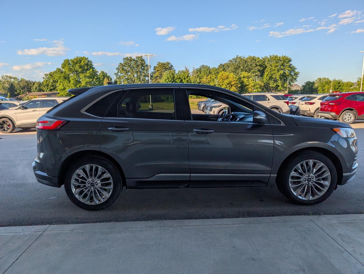 2020 Ford Edge Titanium Photo