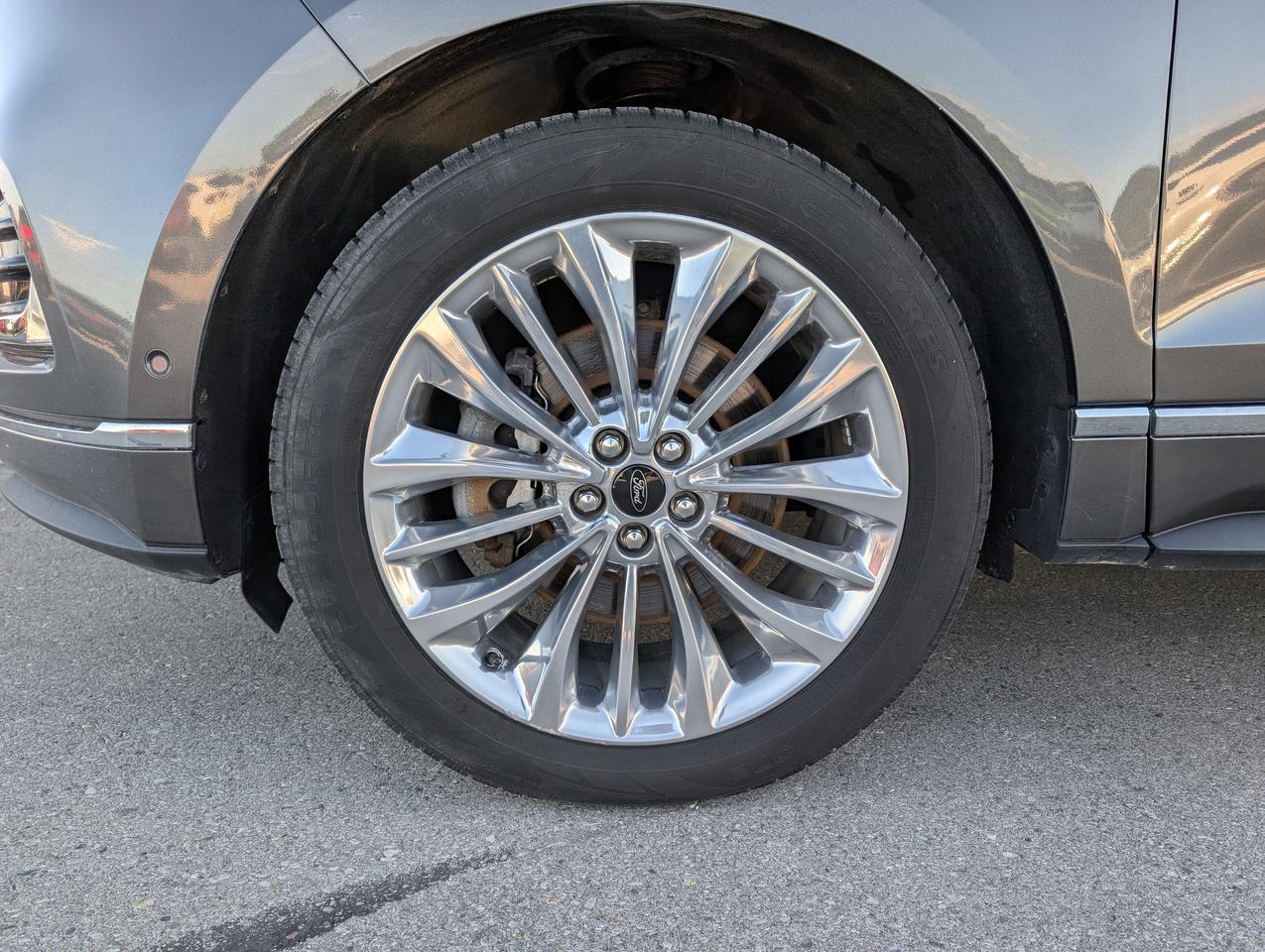 2020 Ford Edge Titanium Photo