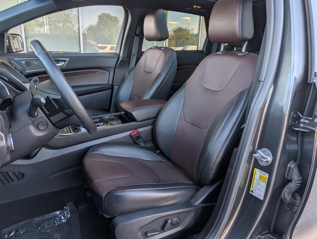 2020 Ford Edge Titanium Photo