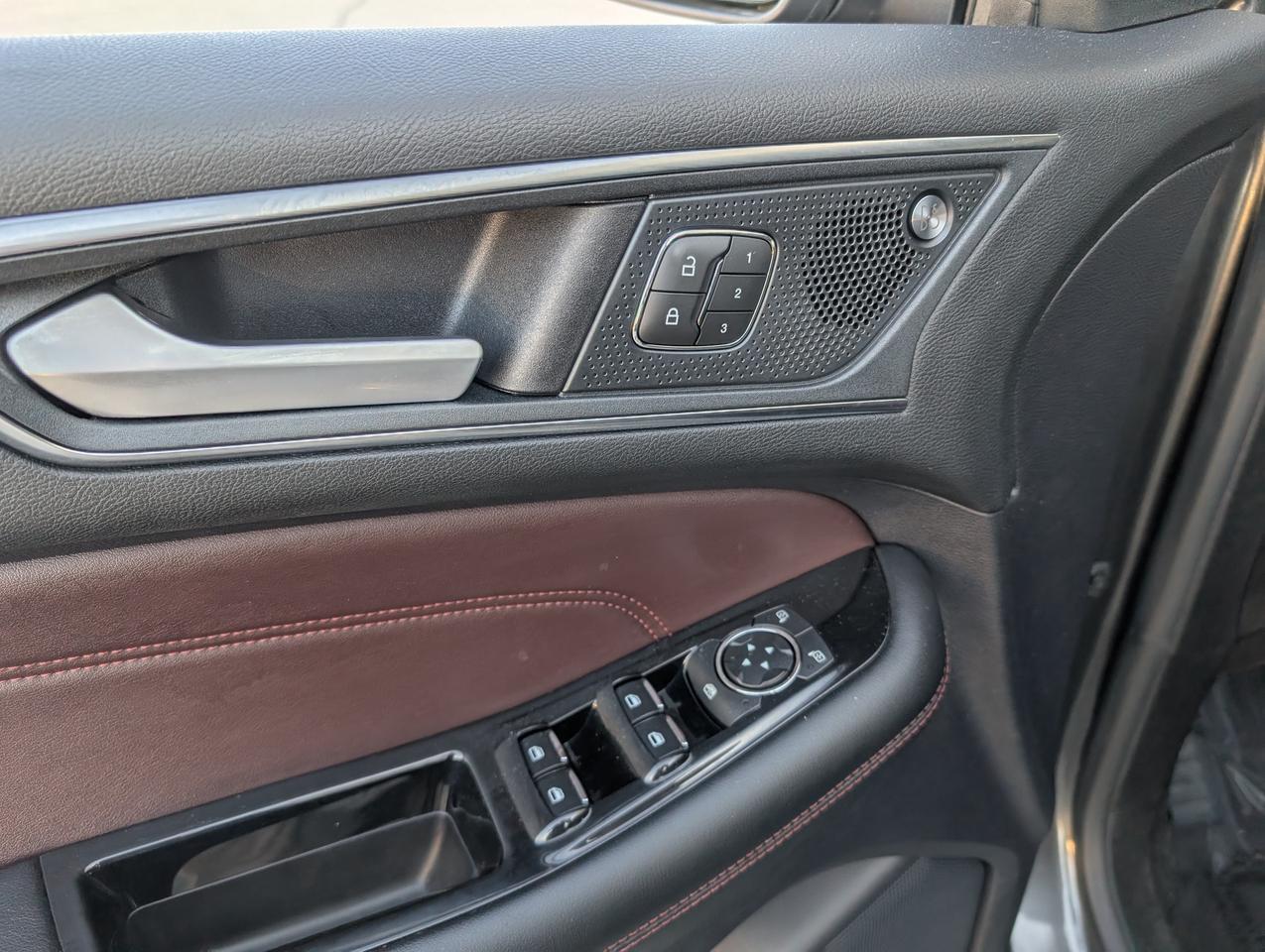 2020 Ford Edge Titanium Photo