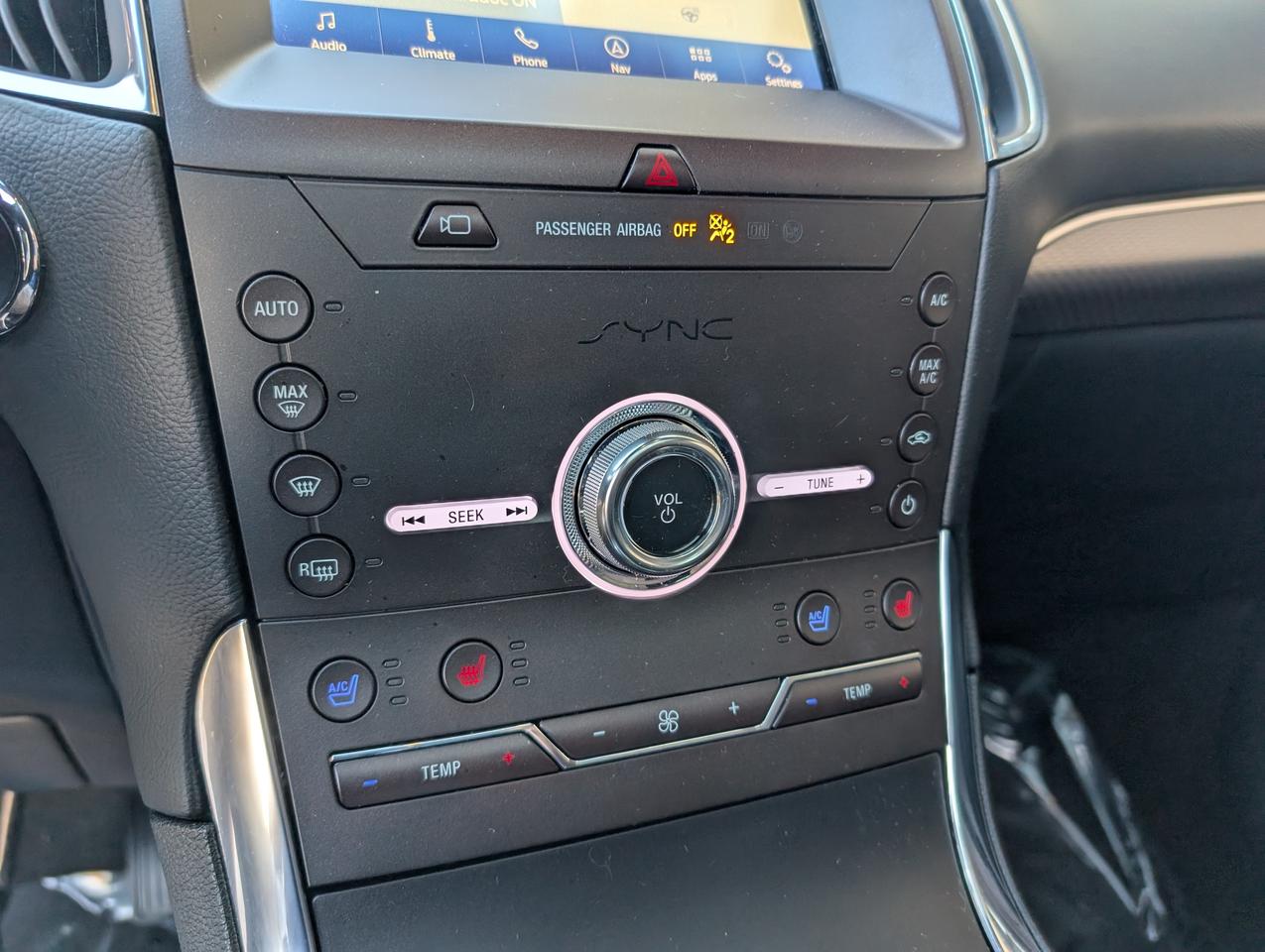 2020 Ford Edge Titanium Photo