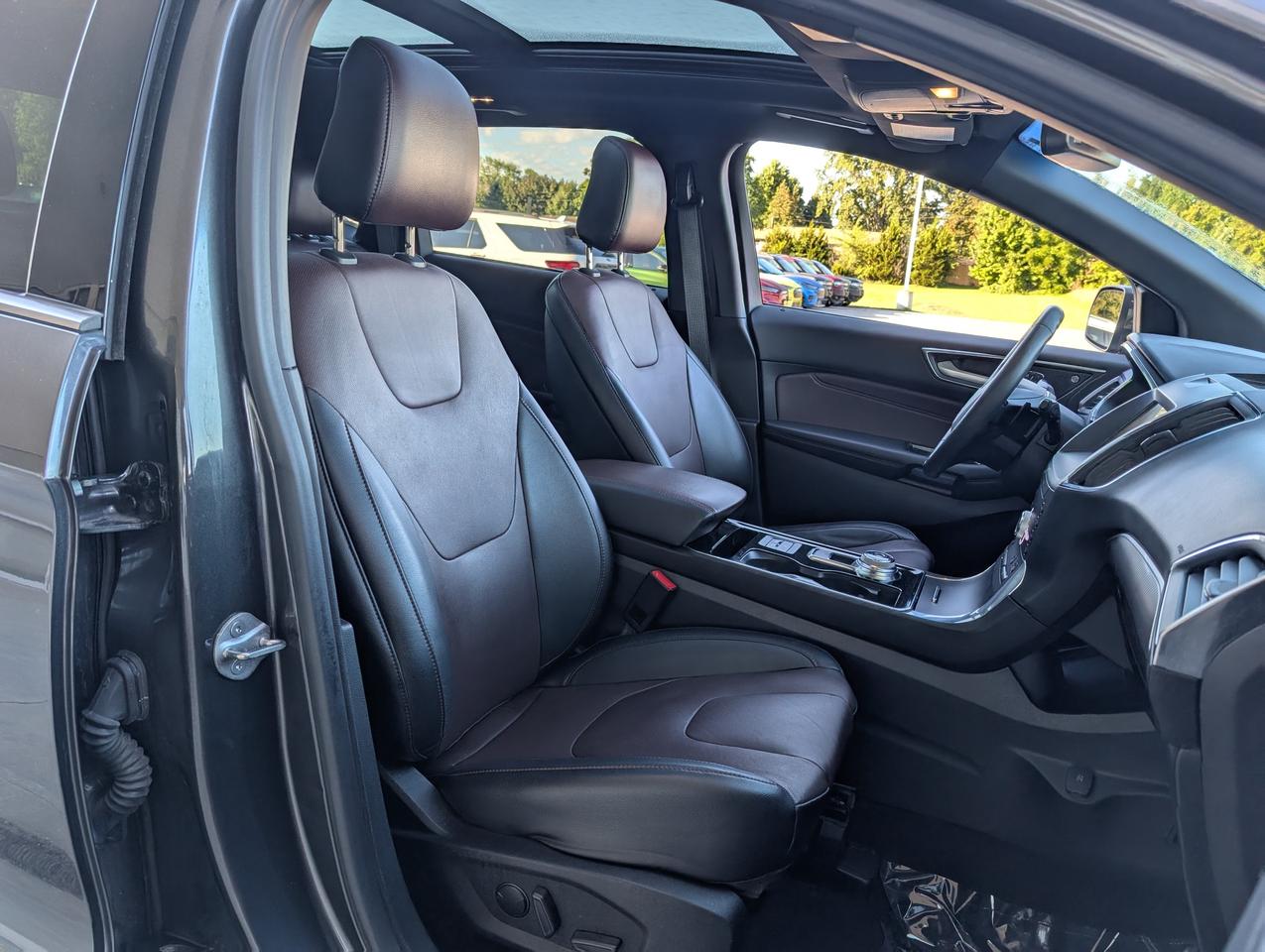 2020 Ford Edge Titanium Photo