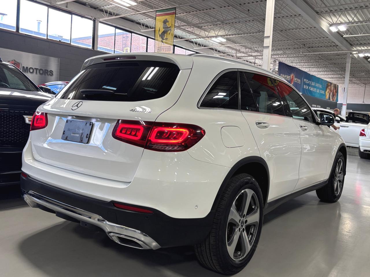 2021 Mercedes-Benz GLC GLC300|4MATIC|NAV|LEATHER|AMBIENT|DUALROOF|360CAM| - Photo #4