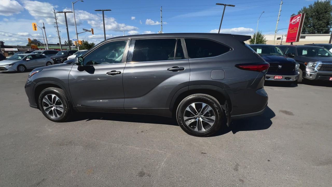 2023 Toyota Highlander HYBRID AWD | 8-PASS | ONLY 10,000KMS! | HTD SEATS Photo4