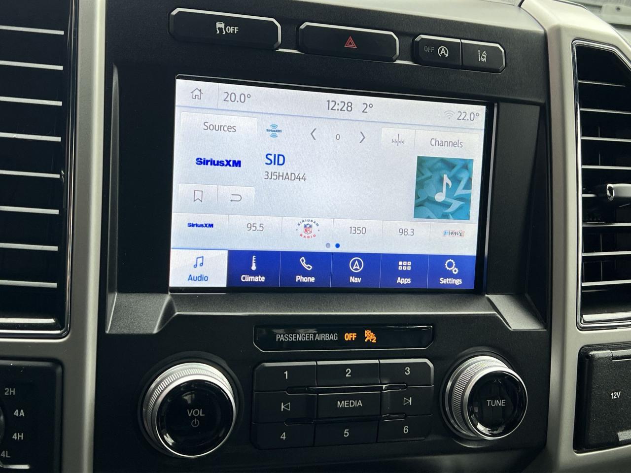 2020 Ford F-150 LARIAT SPORT 4X4 | COOLED LEATHER | CREW | CARPLAY Photo