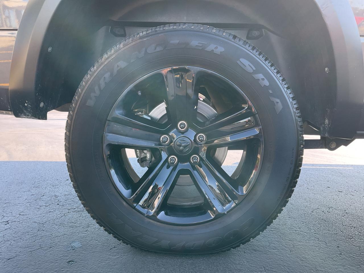 2023 RAM 1500 Classic NAV / CARPLAY / RMT START / 5.7 V8 / PREMIUM AUDIO Photo4