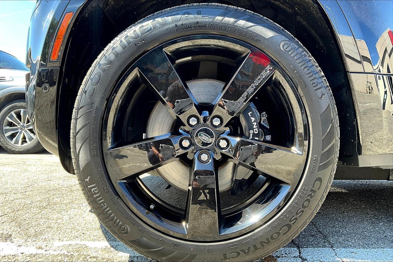 2023 Land Rover Defender 110 | 5.0L Supercharged V8 | AWD Photo