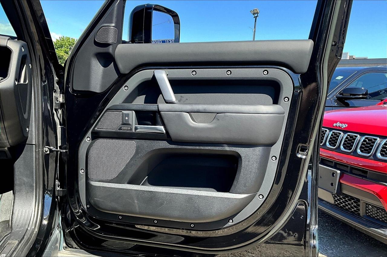 2023 Land Rover Defender 110 | 5.0L Supercharged V8 | AWD Photo