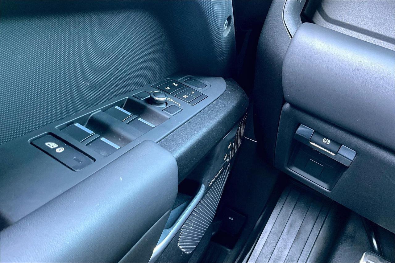 2023 Land Rover Defender 110 | 5.0L Supercharged V8 | AWD Photo