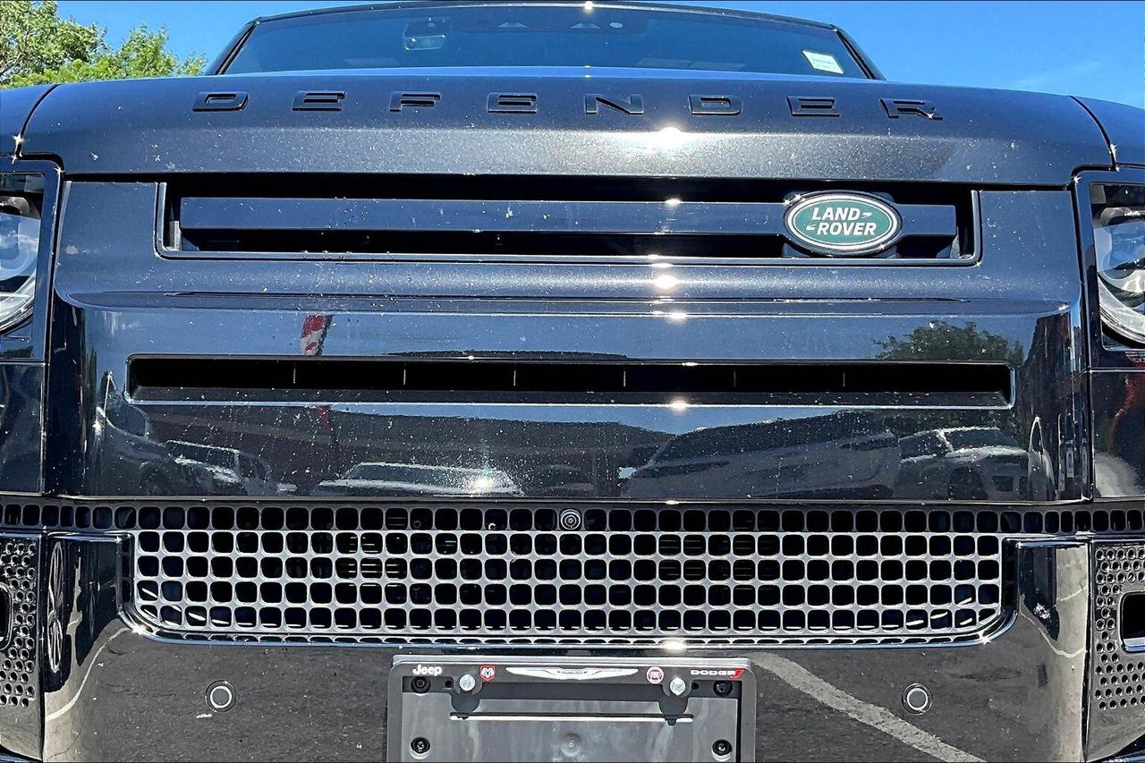 2023 Land Rover Defender 110 | 5.0L Supercharged V8 | AWD Photo