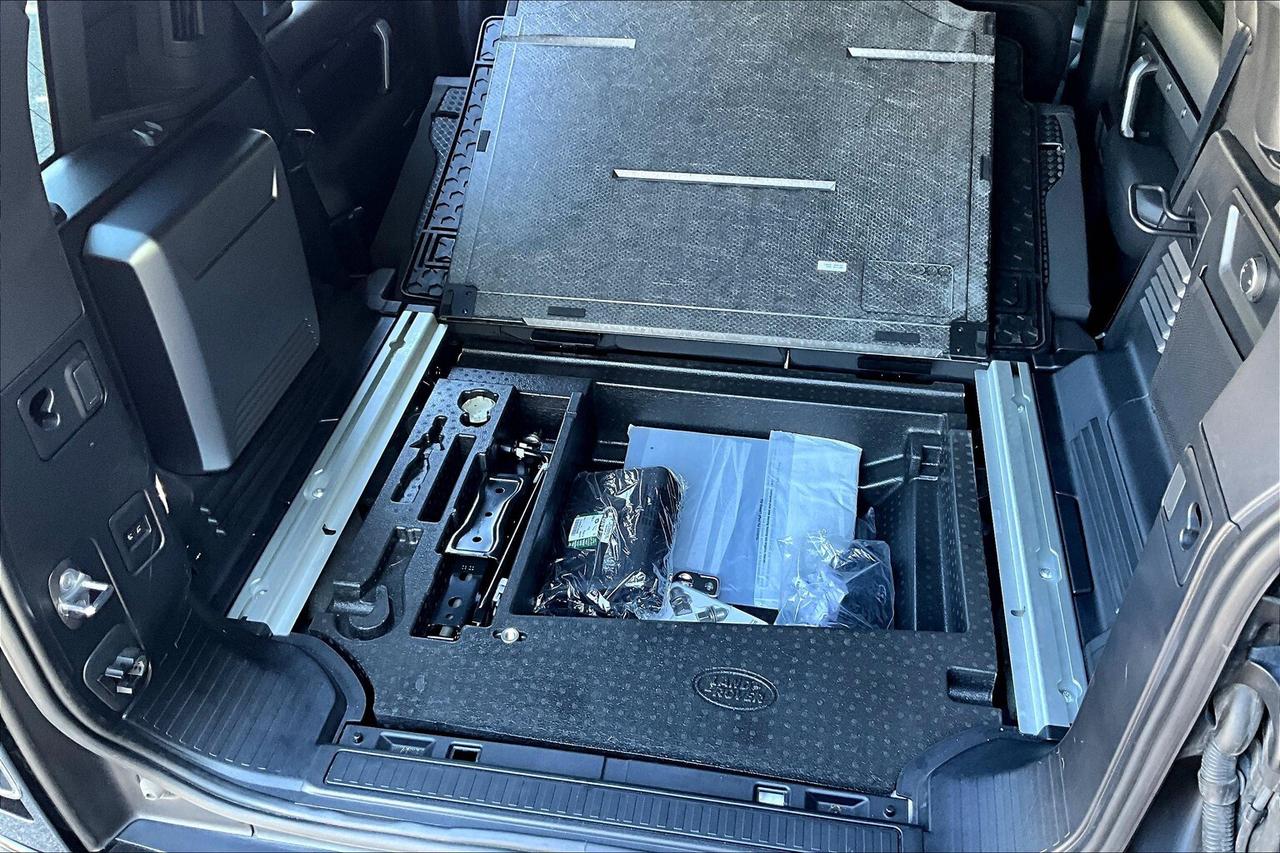 2023 Land Rover Defender 110 | 5.0L Supercharged V8 | AWD Photo