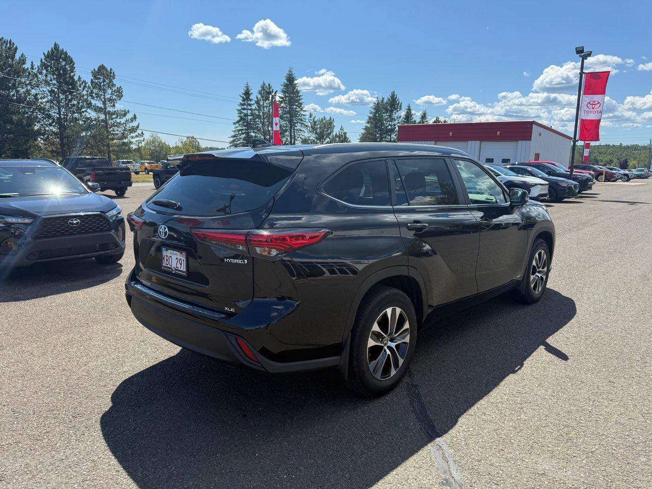 2023 Toyota Highlander HYBRID XLE Photo4