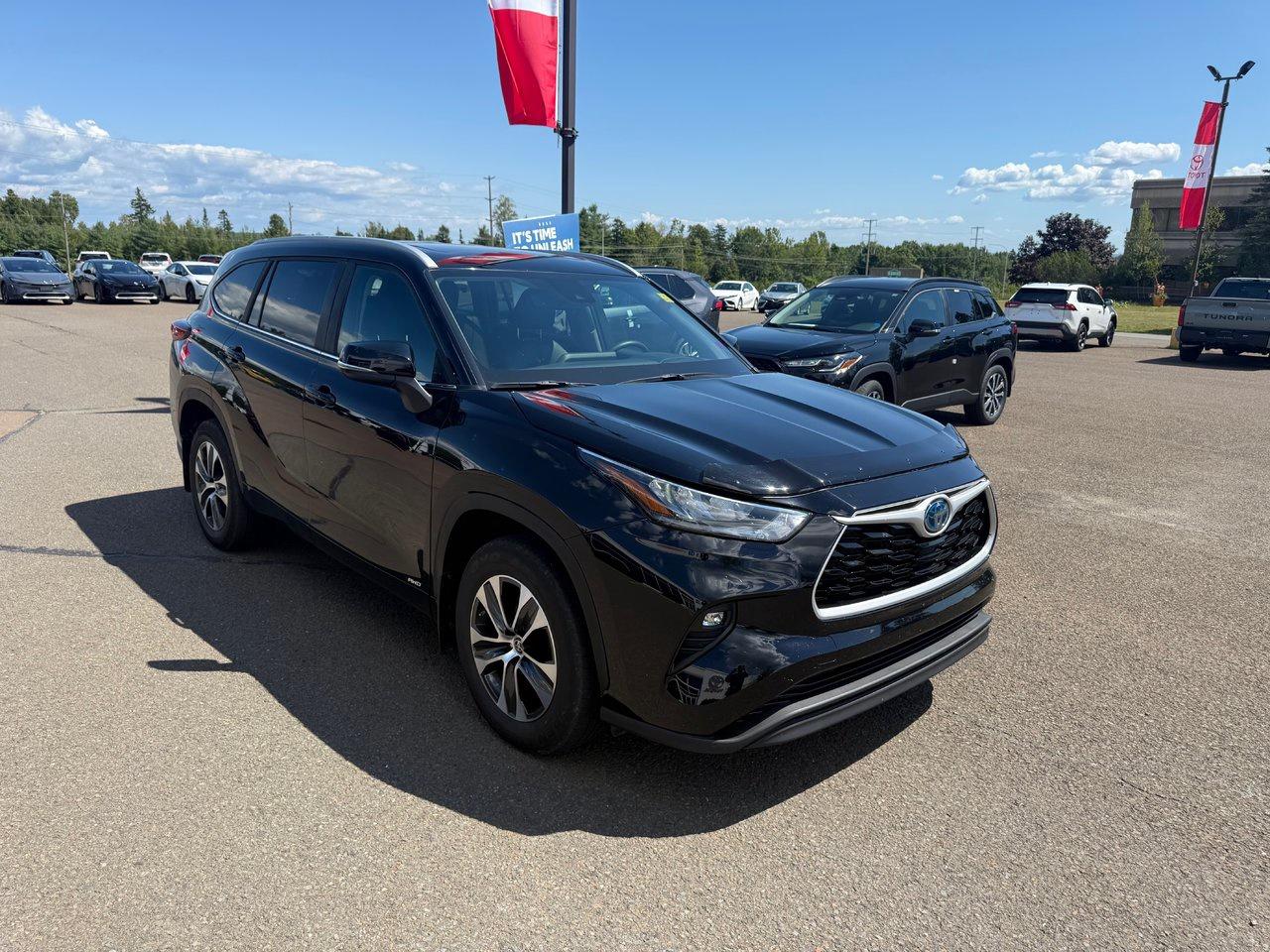 2023 Toyota Highlander HYBRID XLE Photo2