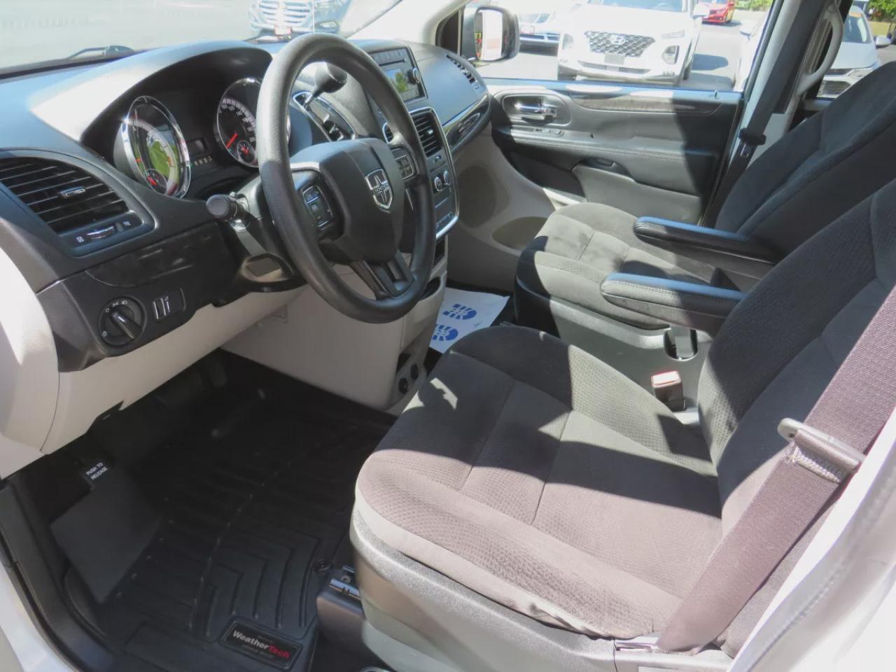 2019 Dodge Grand Caravan Canada Value Package (**SAFETY/CERTIFIED**7 PASSENGER**TINTS**ALLOY RIMS**STOW AND GO**REVERSE CAMERA**CRUISE CONTROL**BLUETOOTH**CD PLAYER**) Photo