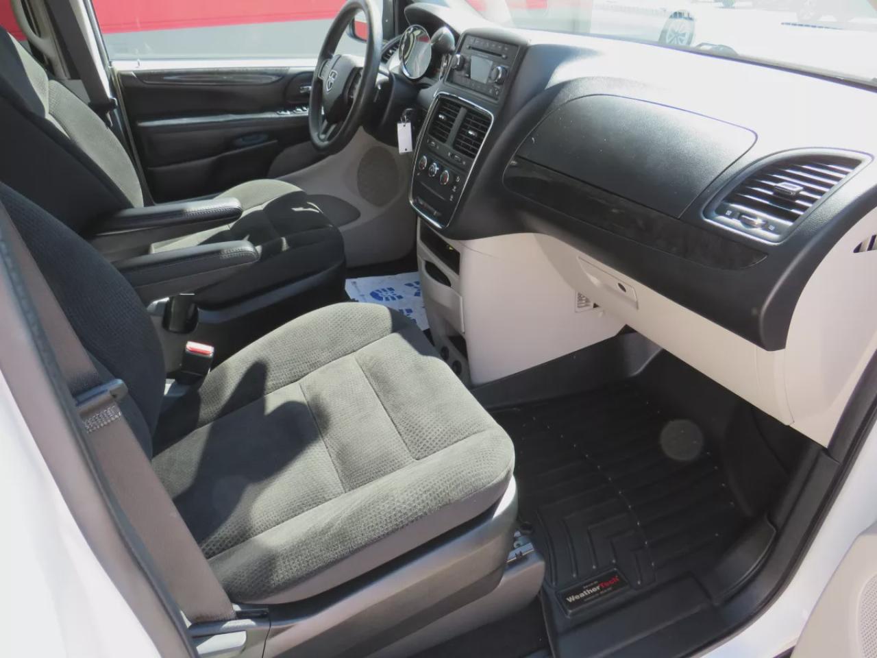 2019 Dodge Grand Caravan Canada Value Package (**SAFETY/CERTIFIED**7 PASSENGER**TINTS**ALLOY RIMS**STOW AND GO**REVERSE CAMERA**CRUISE CONTROL**BLUETOOTH**CD PLAYER**) Photo