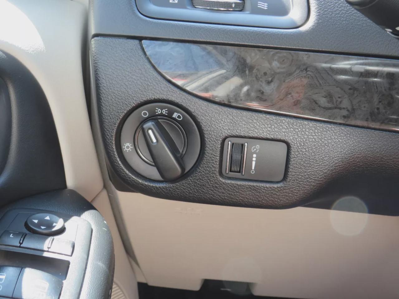 2019 Dodge Grand Caravan Canada Value Package (**SAFETY/CERTIFIED**7 PASSENGER**TINTS**ALLOY RIMS**STOW AND GO**REVERSE CAMERA**CRUISE CONTROL**BLUETOOTH**CD PLAYER**) Photo