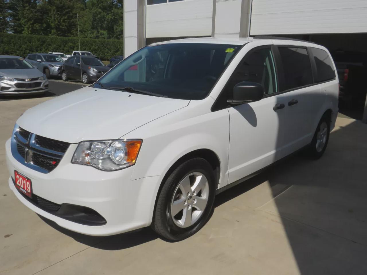 2019 Dodge Grand Caravan Canada Value Package (**SAFETY/CERTIFIED**7 PASSENGER**TINTS**ALLOY RIMS**STOW AND GO**REVERSE CAMERA**CRUISE CONTROL**BLUETOOTH**CD PLAYER**) Photo