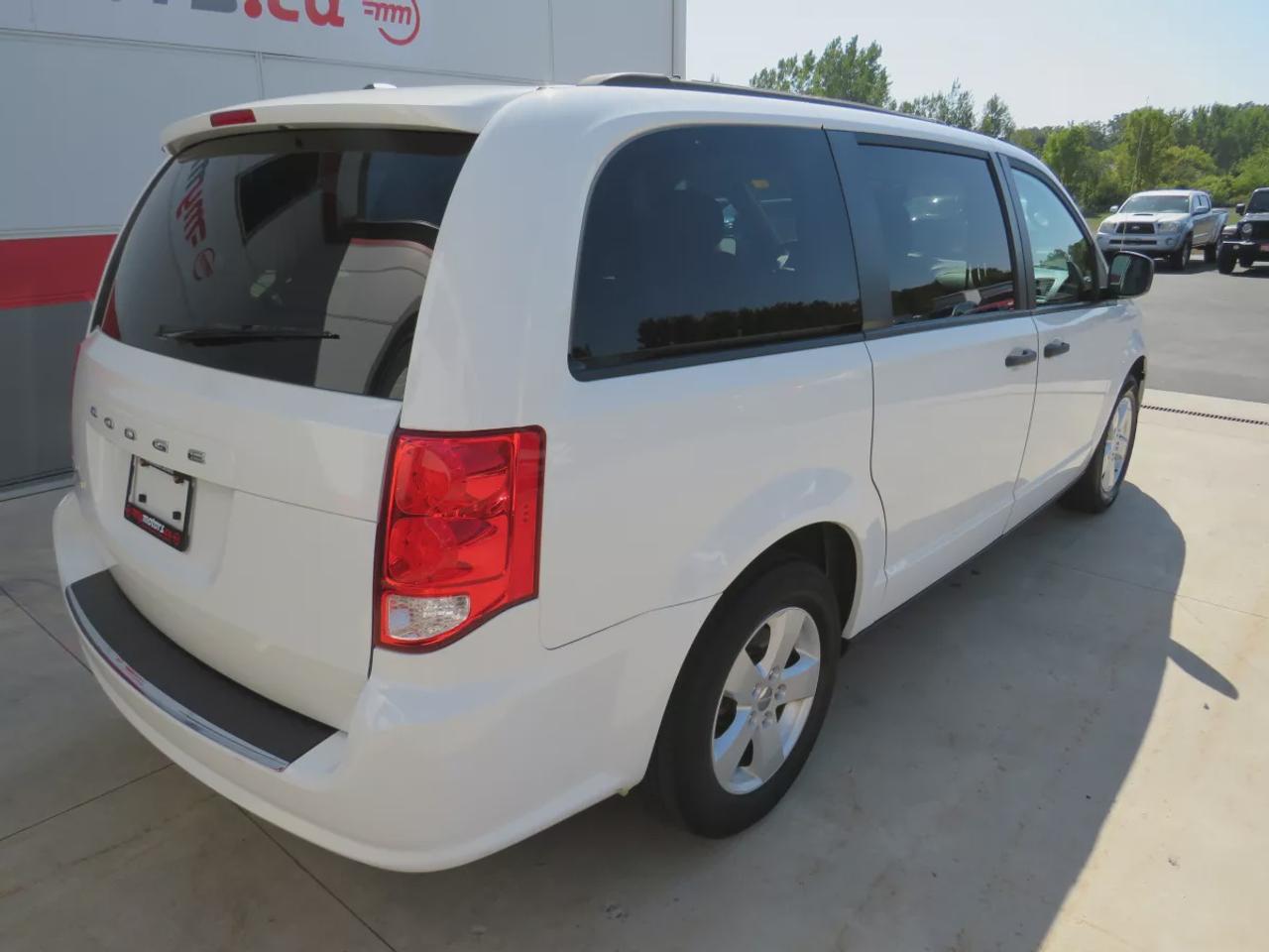 2019 Dodge Grand Caravan Canada Value Package  | Safety Certified | 7 Passenger | Tints | Alloy Rims | Stow And Go | Reverse Camera | Cruise Control | Bluetooth | CD Player Photo