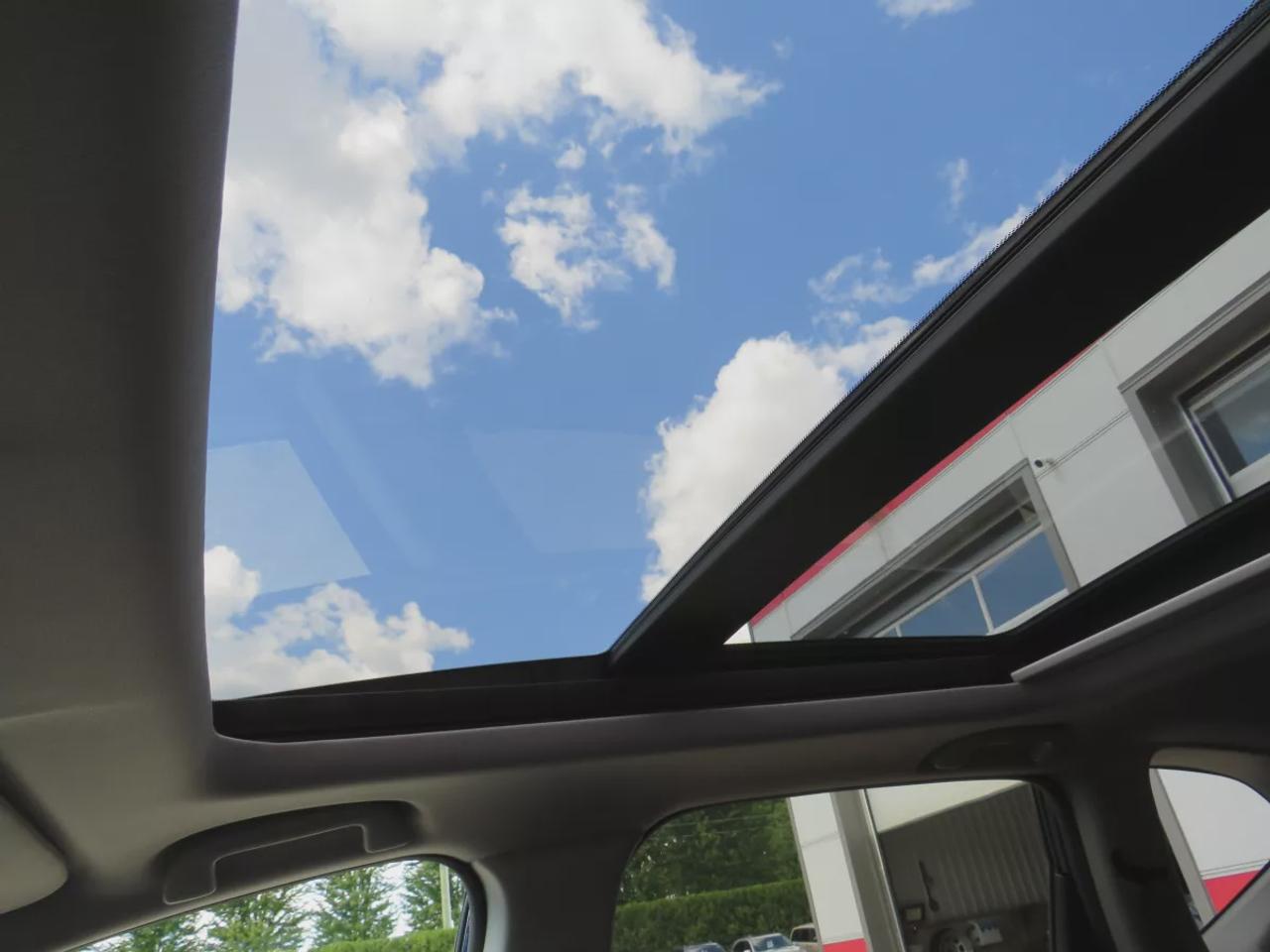 2019 Honda CR-V Touring (**LOW KM!!**CLEAN TITLE/NO ACCIDENTS!!**SAFETY/CERTIFIED!!**AWD**ALLOY RIMS**LEATHER**SUNROOF**NAVIGATION**BLIND SPOT MONITORING**REVERSE CAMERA**DIGITAL TOUCHSCREEN**HEATED SEATS**REAR PRIVACY COVER**CRUISE CONTROL**BLUETOOTH**) Photo