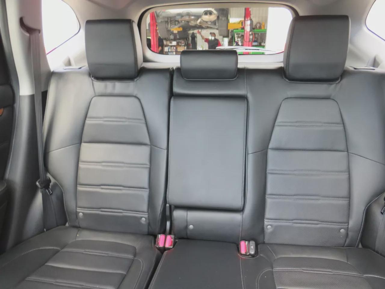 2019 Honda CR-V Touring (**LOW KM!!**CLEAN TITLE/NO ACCIDENTS!!**SAFETY/CERTIFIED!!**AWD**ALLOY RIMS**LEATHER**SUNROOF**NAVIGATION**BLIND SPOT MONITORING**REVERSE CAMERA**DIGITAL TOUCHSCREEN**HEATED SEATS**REAR PRIVACY COVER**CRUISE CONTROL**BLUETOOTH**) Photo