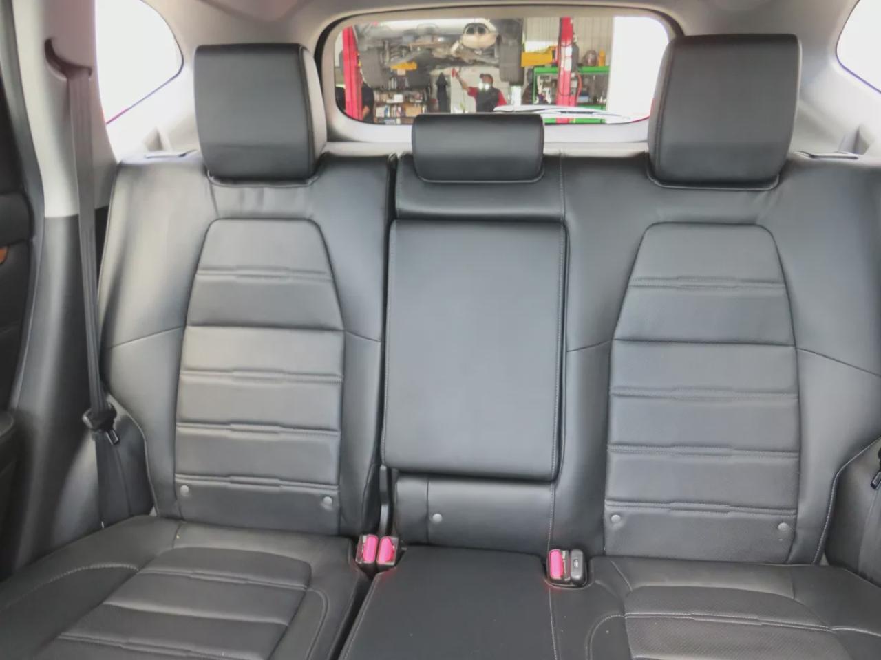 2019 Honda CR-V Touring (**LOW KM!!**CLEAN TITLE/NO ACCIDENTS!!**SAFETY/CERTIFIED!!**AWD**ALLOY RIMS**LEATHER**SUNROOF**NAVIGATION**BLIND SPOT MONITORING**REVERSE CAMERA**DIGITAL TOUCHSCREEN**HEATED SEATS**REAR PRIVACY COVER**CRUISE CONTROL**BLUETOOTH**) Photo