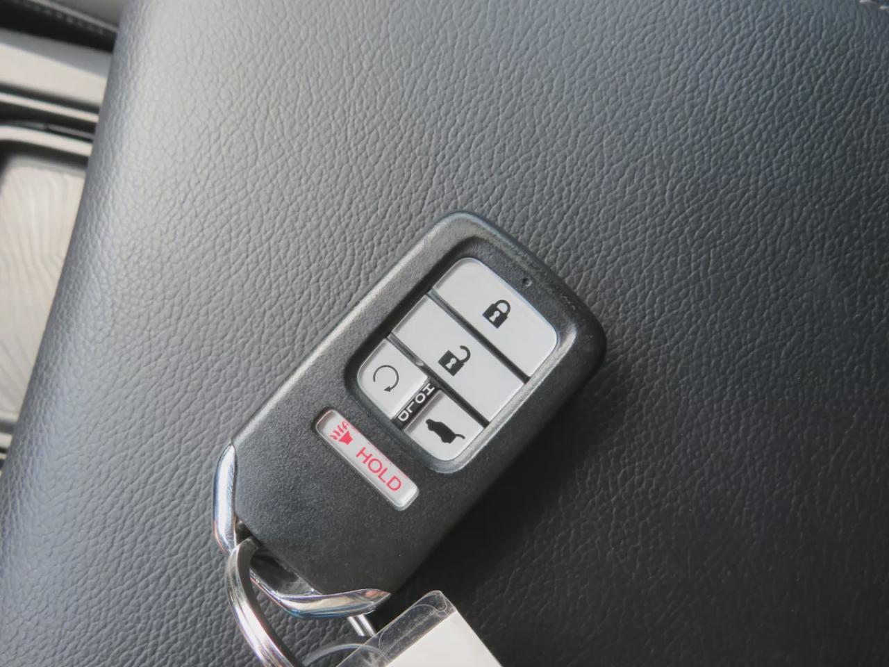 2019 Honda CR-V Touring (**LOW KM!!**CLEAN TITLE/NO ACCIDENTS!!**SAFETY/CERTIFIED!!**AWD**ALLOY RIMS**LEATHER**SUNROOF**NAVIGATION**BLIND SPOT MONITORING**REVERSE CAMERA**DIGITAL TOUCHSCREEN**HEATED SEATS**REAR PRIVACY COVER**CRUISE CONTROL**BLUETOOTH**) Photo