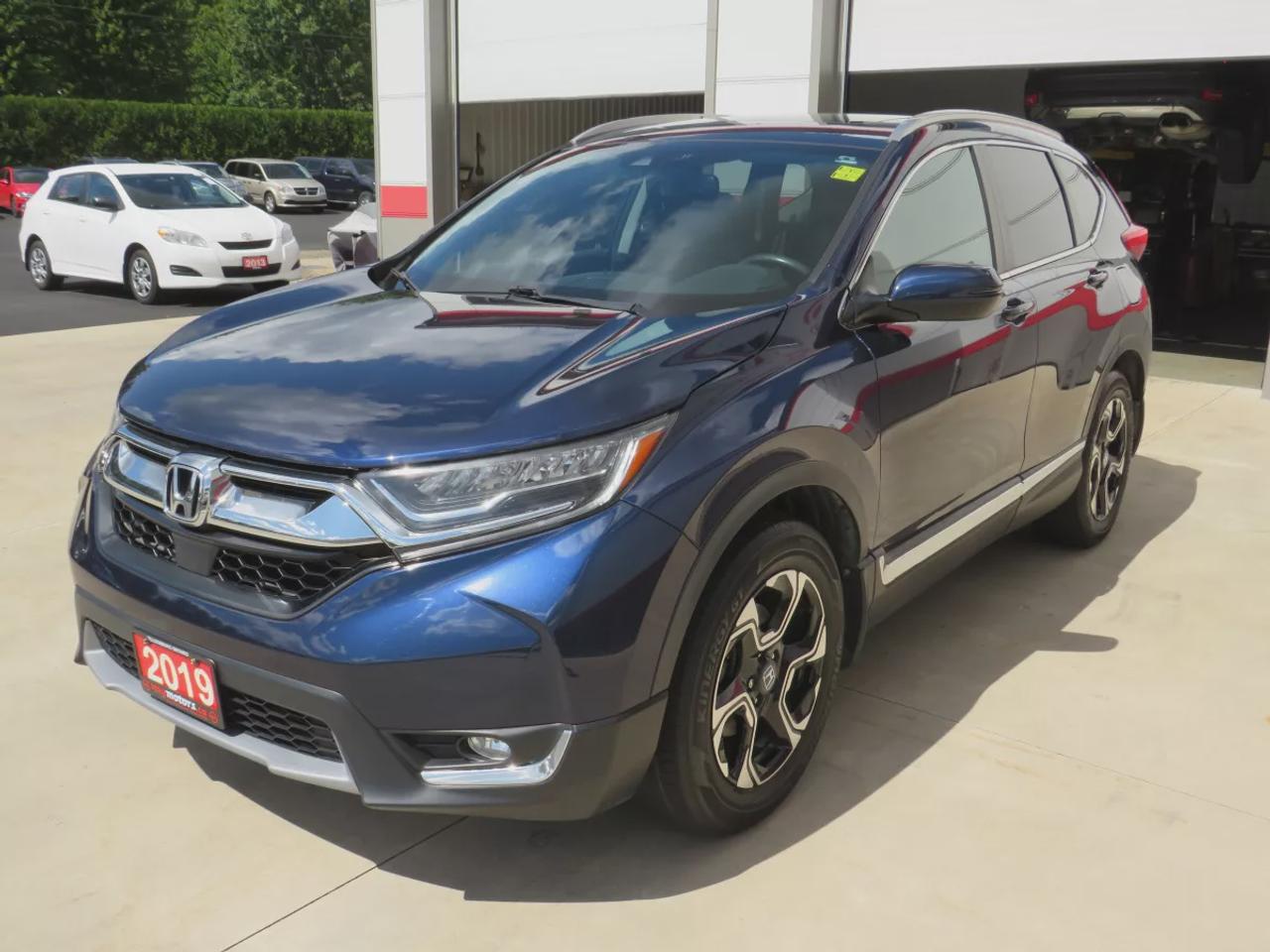 2019 Honda CR-V Touring (**LOW KM!!**CLEAN TITLE/NO ACCIDENTS!!**SAFETY/CERTIFIED!!**AWD**ALLOY RIMS**LEATHER**SUNROOF**NAVIGATION**BLIND SPOT MONITORING**REVERSE CAMERA**DIGITAL TOUCHSCREEN**HEATED SEATS**REAR PRIVACY COVER**CRUISE CONTROL**BLUETOOTH**) Photo