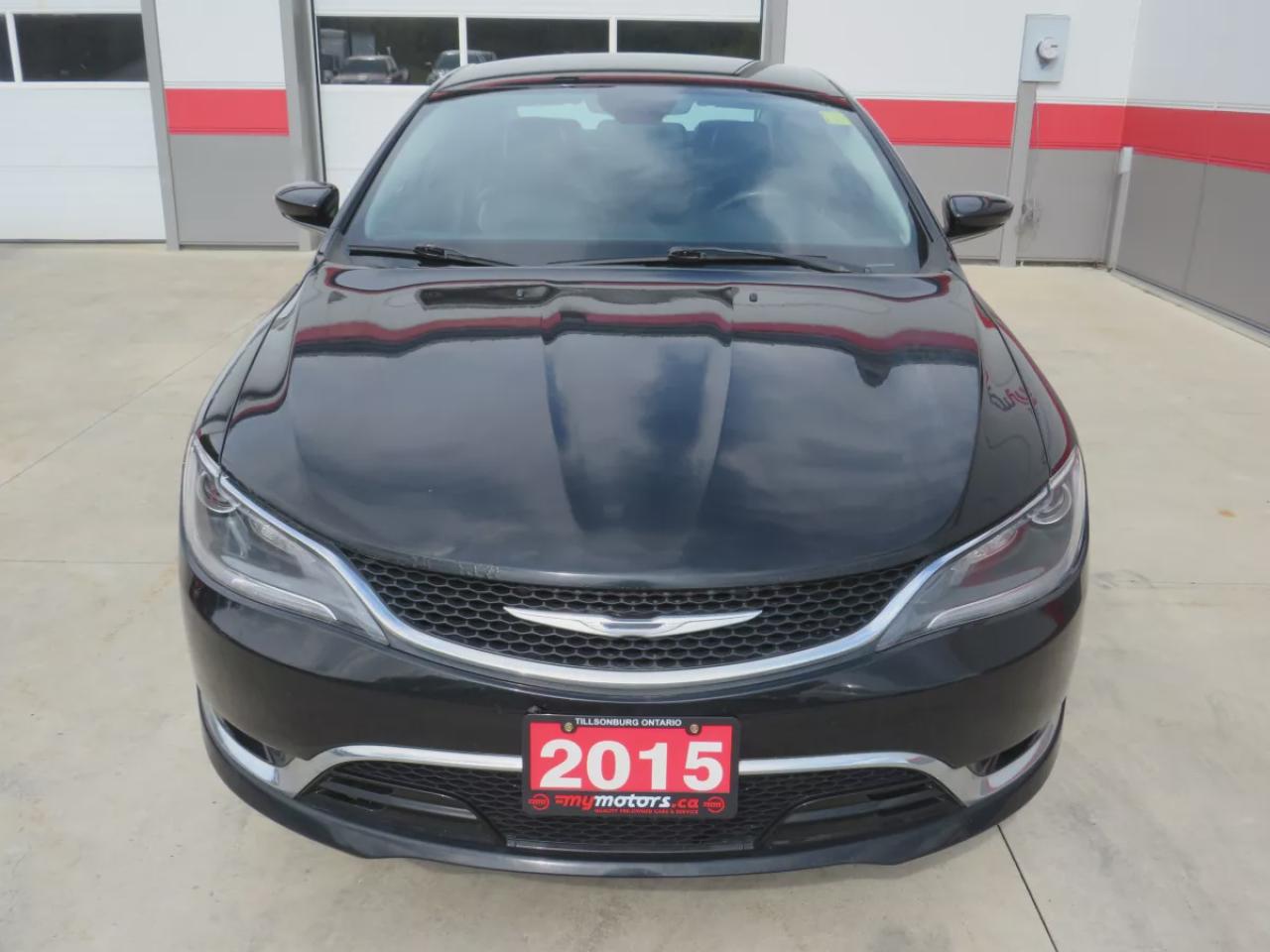 2015 Chrysler 200 C (**CLEAN TITLE/NO ACCIDENTS!!**SAFETY/CERTIFIED!!**ALLOY RIMS**REMOTE START**LEATHER**NAVIGATION**HEATED SEATS**FOG LIGHTS**POWER SEATS**REVERSE CAMERA**DIGITAL TOUCHSCREEN**PUSH BUTTON START**CRUISE CONTROL**BLUETOOTH**) Photo