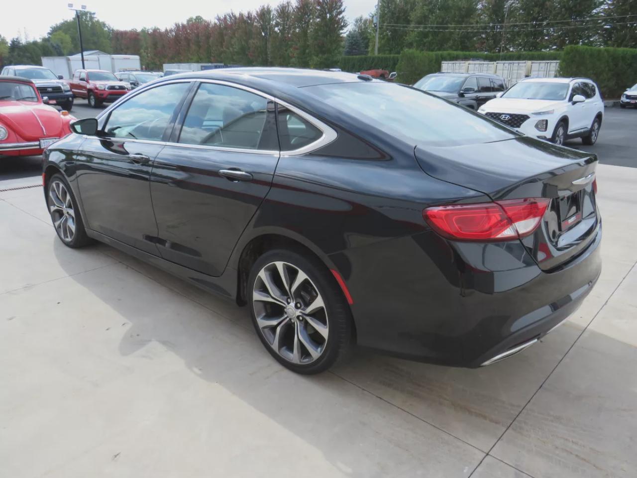 2015 Chrysler 200 C (**CLEAN TITLE/NO ACCIDENTS!!**SAFETY/CERTIFIED!!**ALLOY RIMS**REMOTE START**LEATHER**NAVIGATION**HEATED SEATS**FOG LIGHTS**POWER SEATS**REVERSE CAMERA**DIGITAL TOUCHSCREEN**PUSH BUTTON START**CRUISE CONTROL**BLUETOOTH**) Photo2