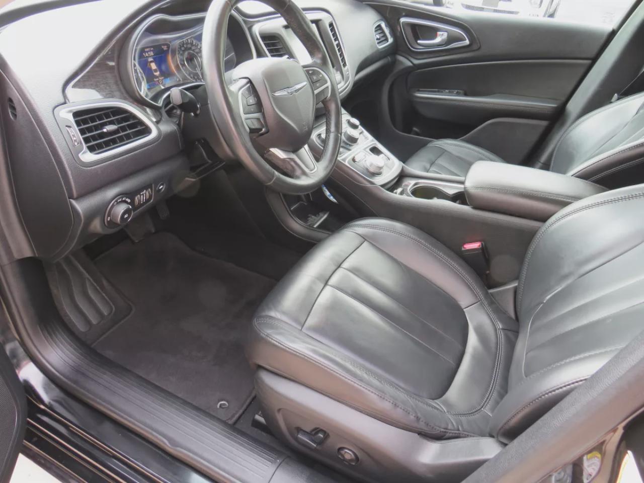 2015 Chrysler 200 C (**CLEAN TITLE/NO ACCIDENTS!!**SAFETY/CERTIFIED!!**ALLOY RIMS**REMOTE START**LEATHER**NAVIGATION**HEATED SEATS**FOG LIGHTS**POWER SEATS**REVERSE CAMERA**DIGITAL TOUCHSCREEN**PUSH BUTTON START**CRUISE CONTROL**BLUETOOTH**) Photo3