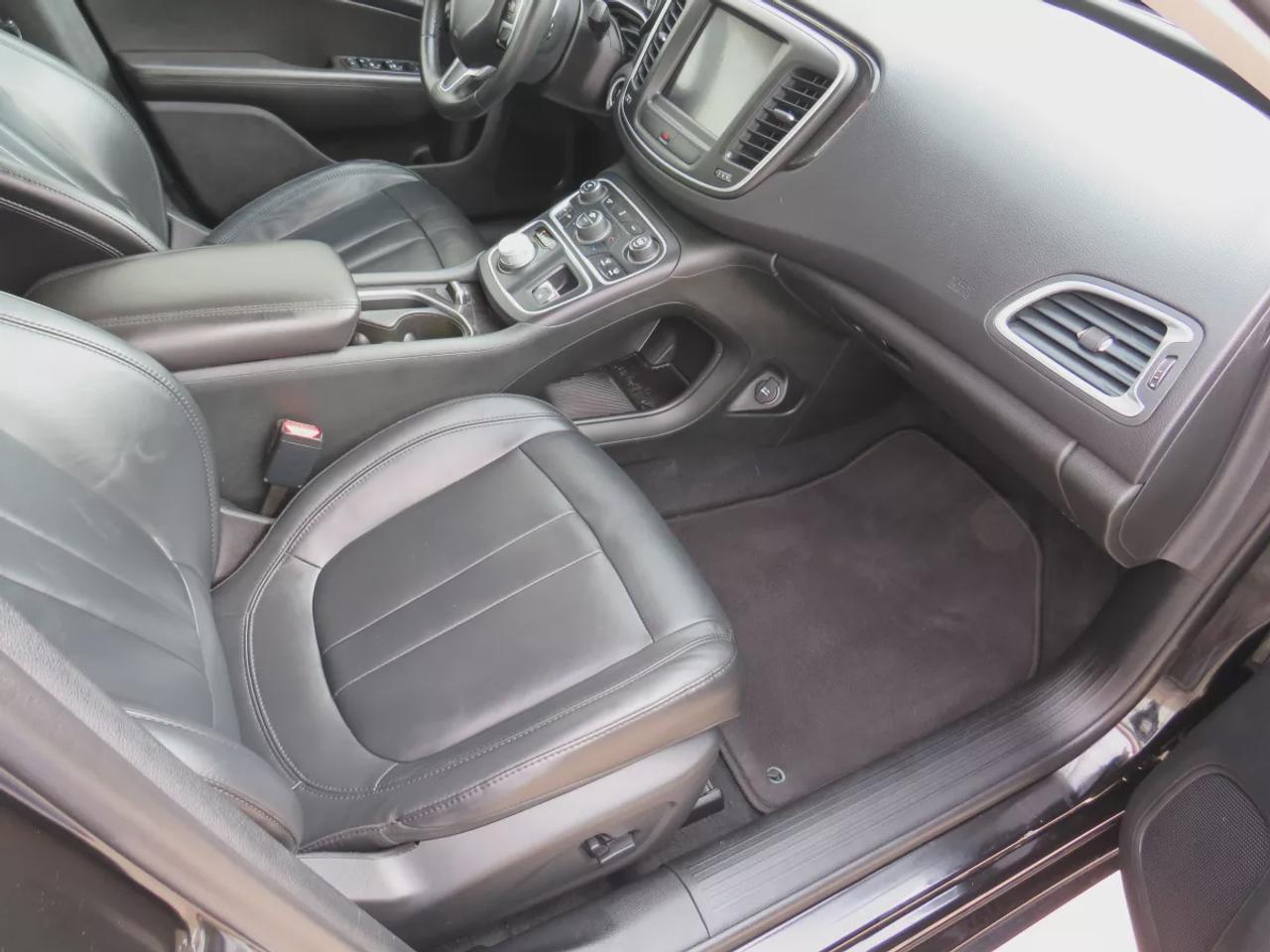 2015 Chrysler 200 C (**CLEAN TITLE/NO ACCIDENTS!!**SAFETY/CERTIFIED!!**ALLOY RIMS**REMOTE START**LEATHER**NAVIGATION**HEATED SEATS**FOG LIGHTS**POWER SEATS**REVERSE CAMERA**DIGITAL TOUCHSCREEN**PUSH BUTTON START**CRUISE CONTROL**BLUETOOTH**) Photo