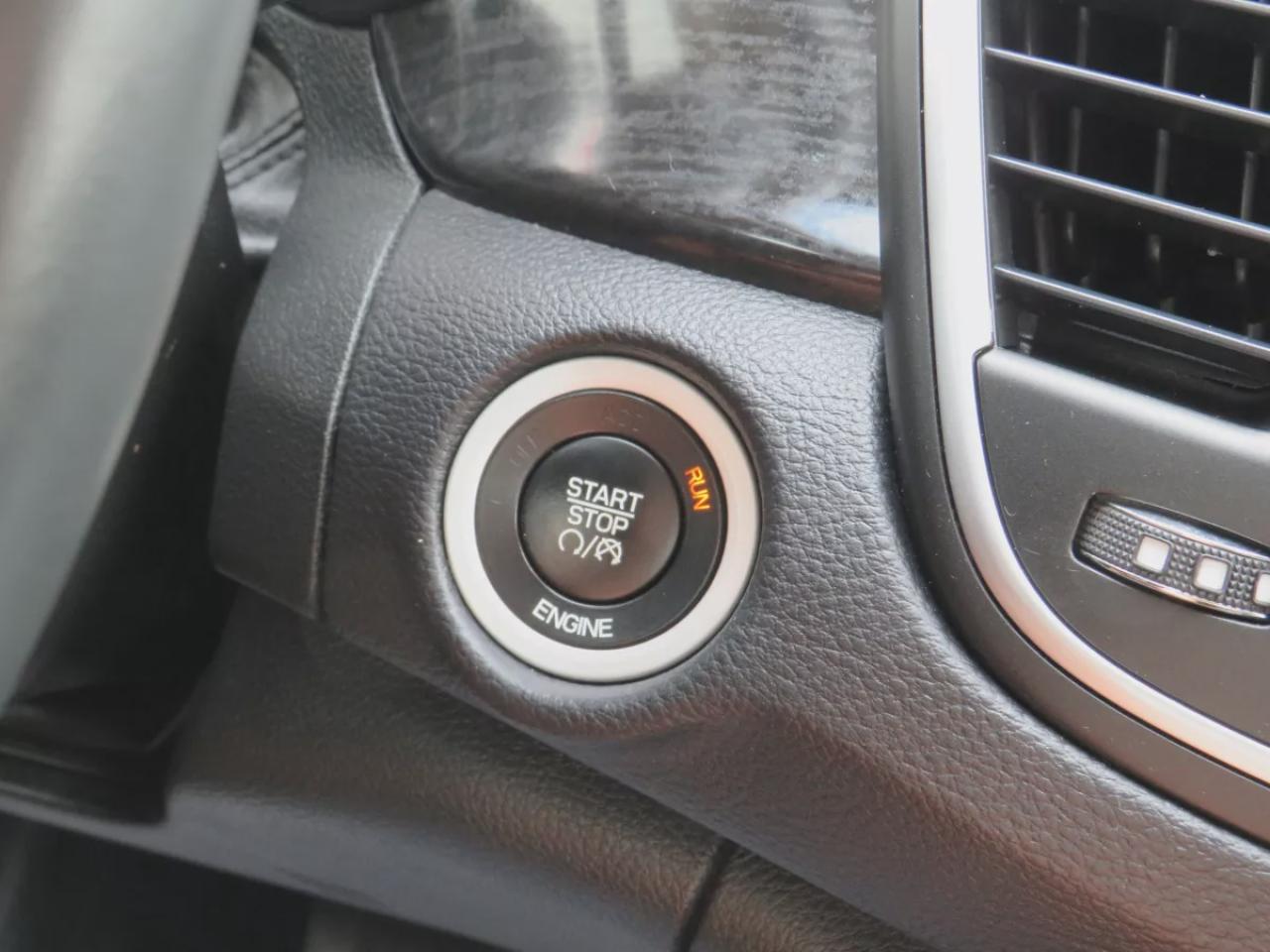 2015 Chrysler 200 C (**CLEAN TITLE/NO ACCIDENTS!!**SAFETY/CERTIFIED!!**ALLOY RIMS**REMOTE START**LEATHER**NAVIGATION**HEATED SEATS**FOG LIGHTS**POWER SEATS**REVERSE CAMERA**DIGITAL TOUCHSCREEN**PUSH BUTTON START**CRUISE CONTROL**BLUETOOTH**) Photo