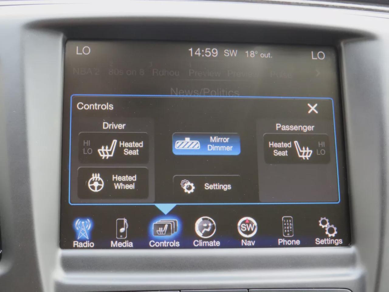 2015 Chrysler 200 C (**CLEAN TITLE/NO ACCIDENTS!!**SAFETY/CERTIFIED!!**ALLOY RIMS**REMOTE START**LEATHER**NAVIGATION**HEATED SEATS**FOG LIGHTS**POWER SEATS**REVERSE CAMERA**DIGITAL TOUCHSCREEN**PUSH BUTTON START**CRUISE CONTROL**BLUETOOTH**) Photo